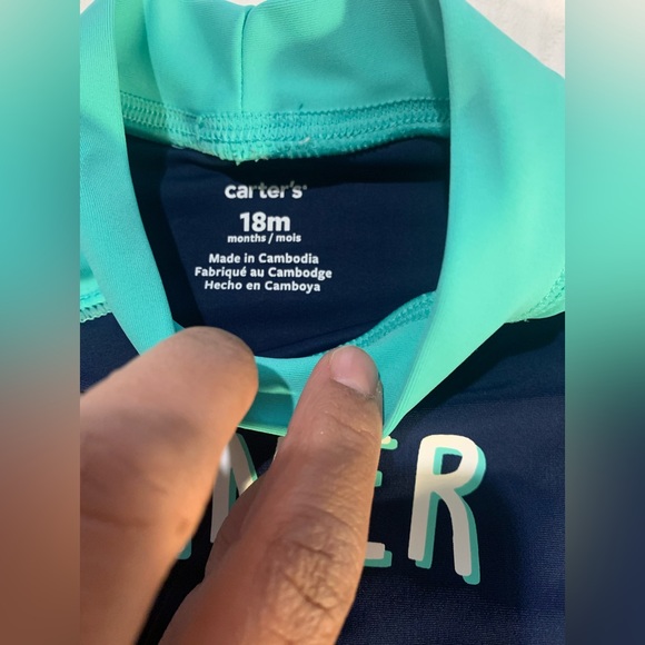 Carter’s rash guard set size 18 months - Picture 3 of 4